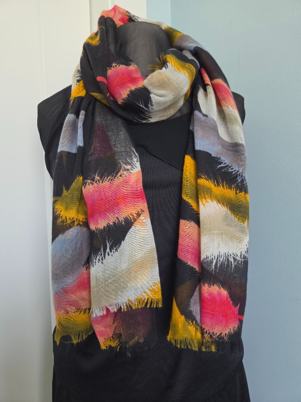 SCARF, WRAP, SHAWL, SARONG MANY COLORED FEATHER MOTIF ON BLACK (TRAVEL)